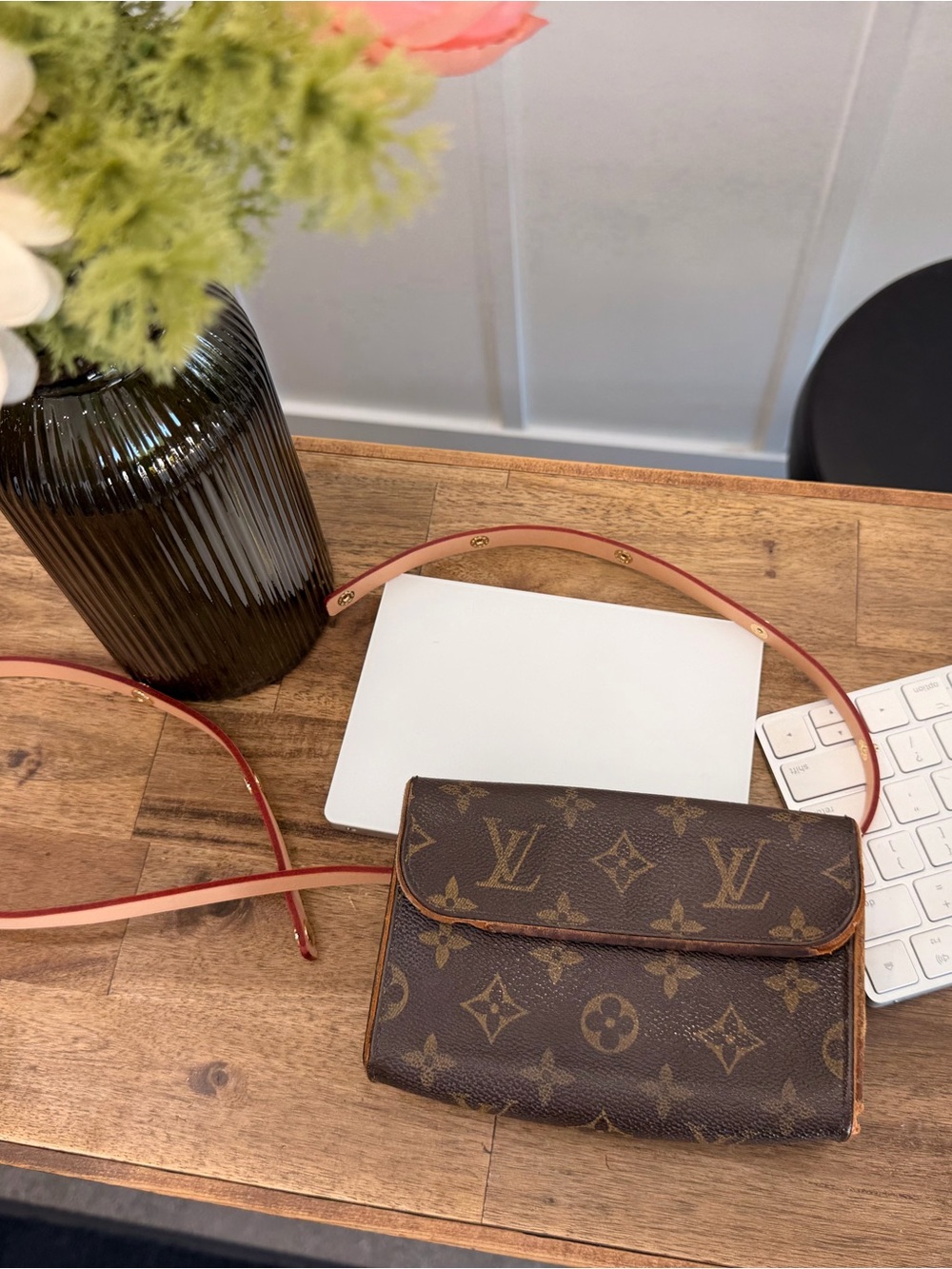 Louis Vuitton Pochette Florentine Monogram Waist Bag. Louis